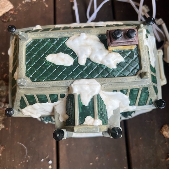 Mervyns Village Square Christmas Village 'Lighted Post Office' 1997 w/Cord Boxed - Picture 11 of 15